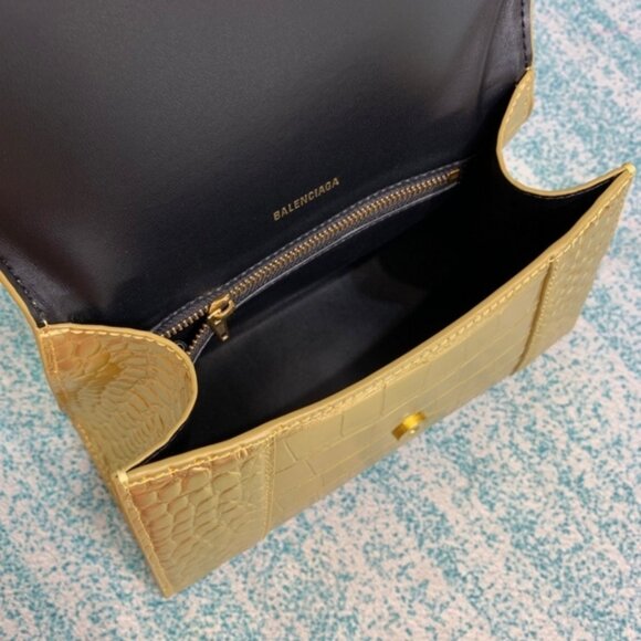 Lustrous Balenciaga Gold Flap Bag - Picture 7 of 7